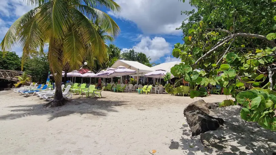 Bungalows Gourmands - coulirou-plage1